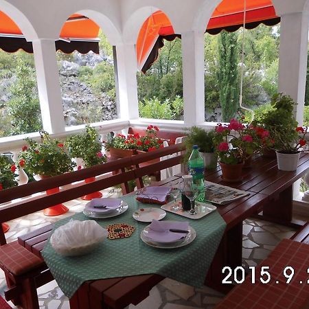 Vila Jadranka Apartments And Rooms 奥米沙利 外观 照片