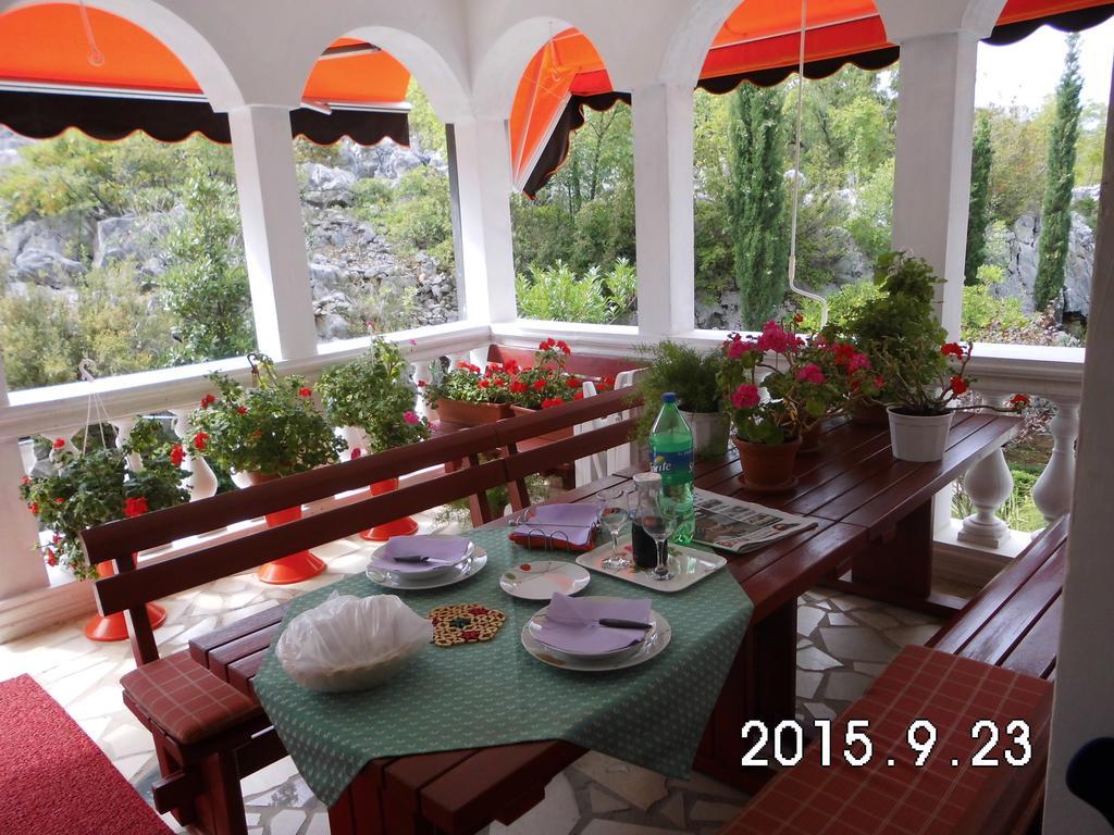 Vila Jadranka Apartments And Rooms 奥米沙利 外观 照片