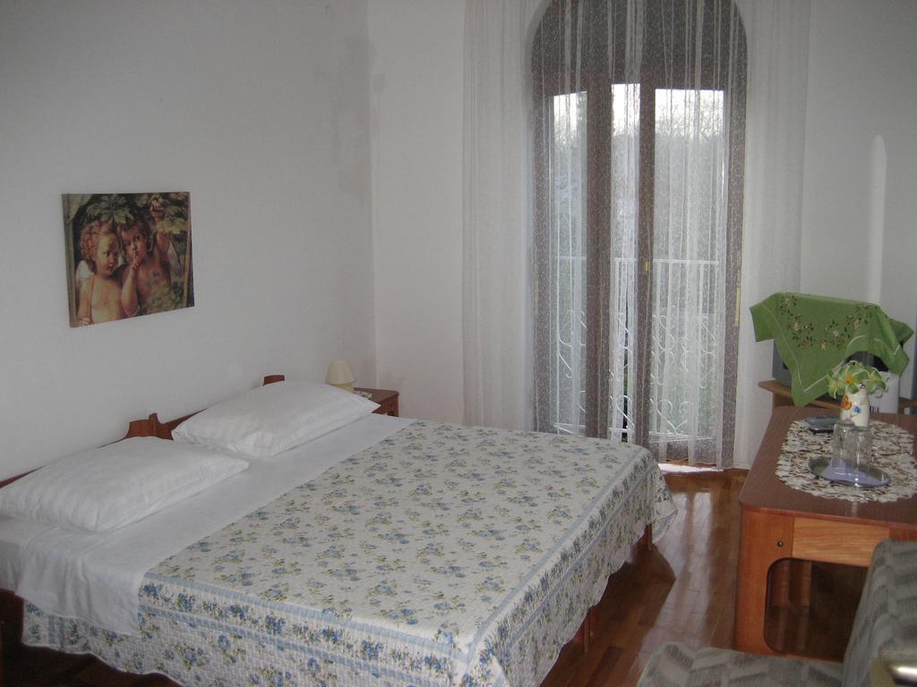 Vila Jadranka Apartments And Rooms 奥米沙利 外观 照片