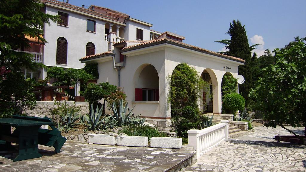 Vila Jadranka Apartments And Rooms 奥米沙利 客房 照片
