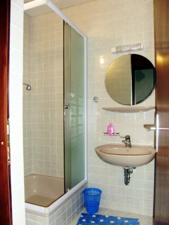 Vila Jadranka Apartments And Rooms 奥米沙利 客房 照片